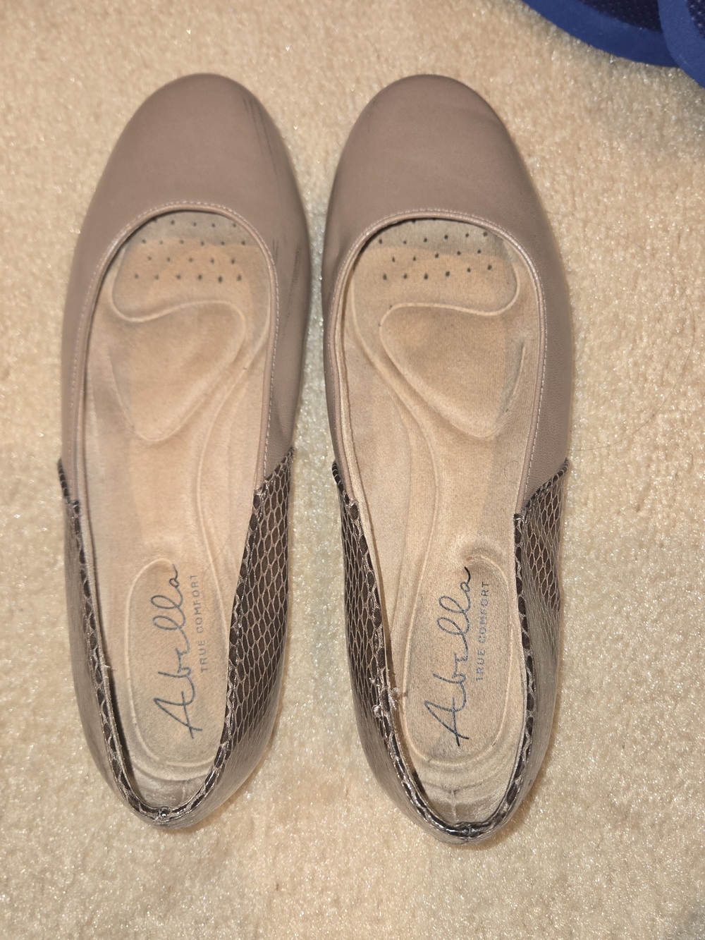 Aetrex Women's Taupe Slip-On Comfort Flats